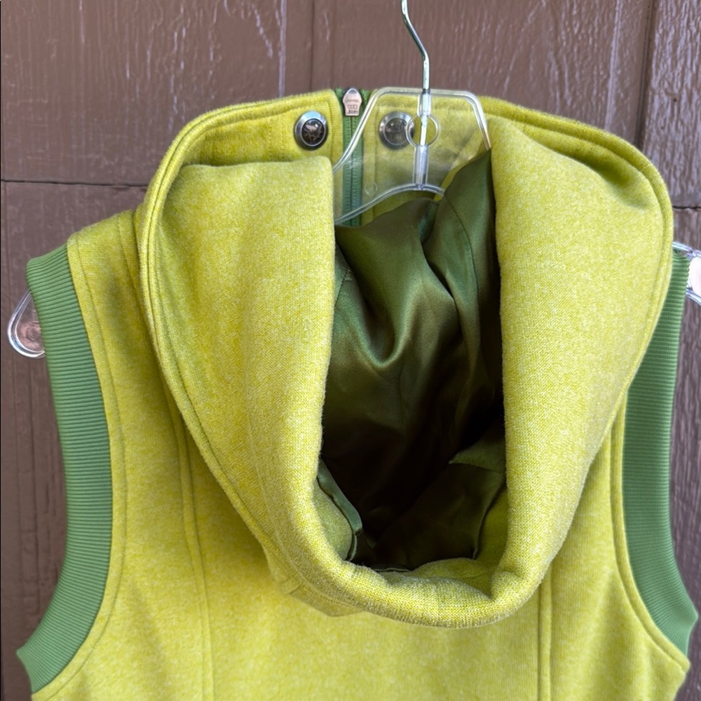 Burton Hooded Vest with Pockets - Picture 4 of 7